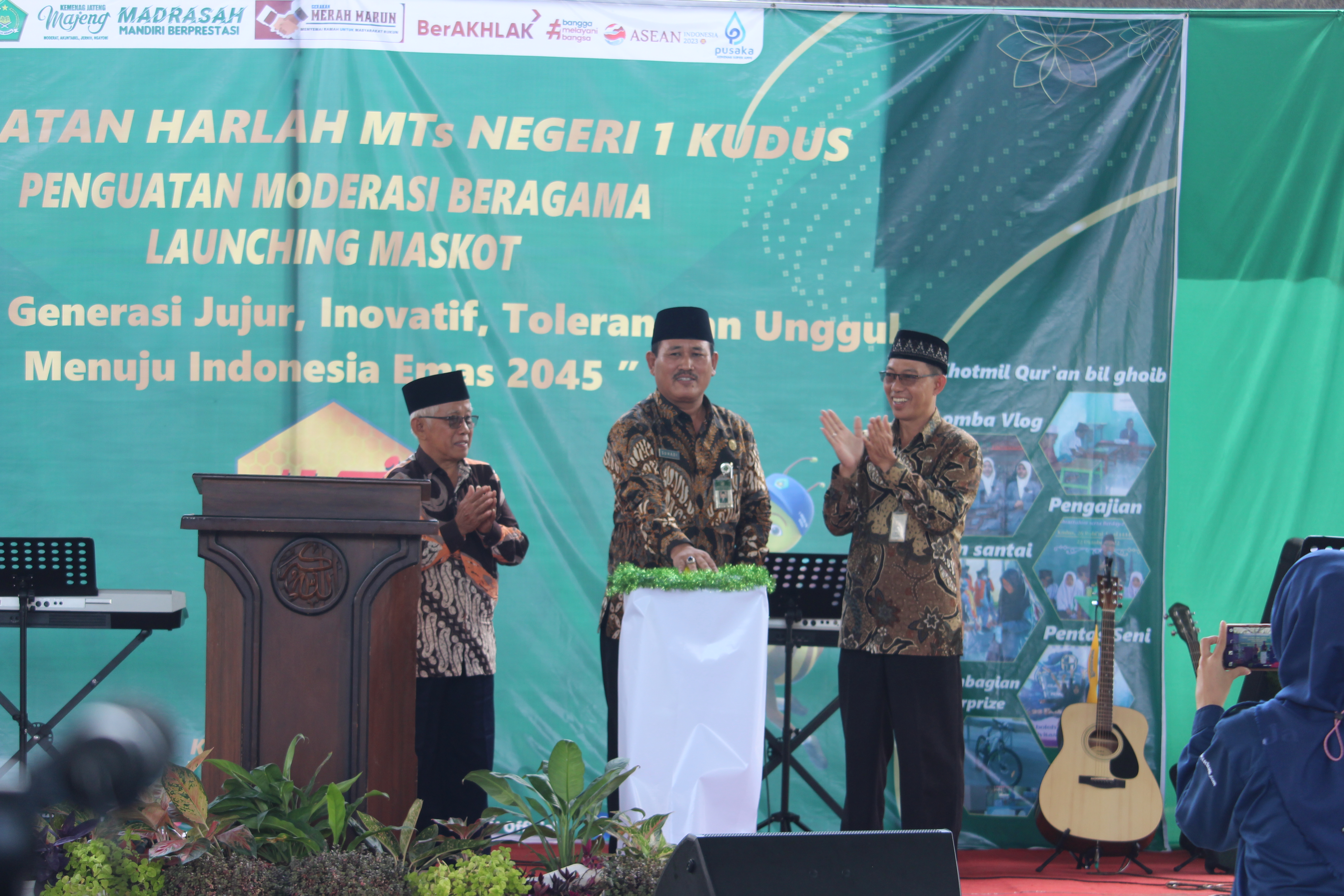 MTsN 1 Kudus Rayakan Harlah Sekaligus Launching Maskot