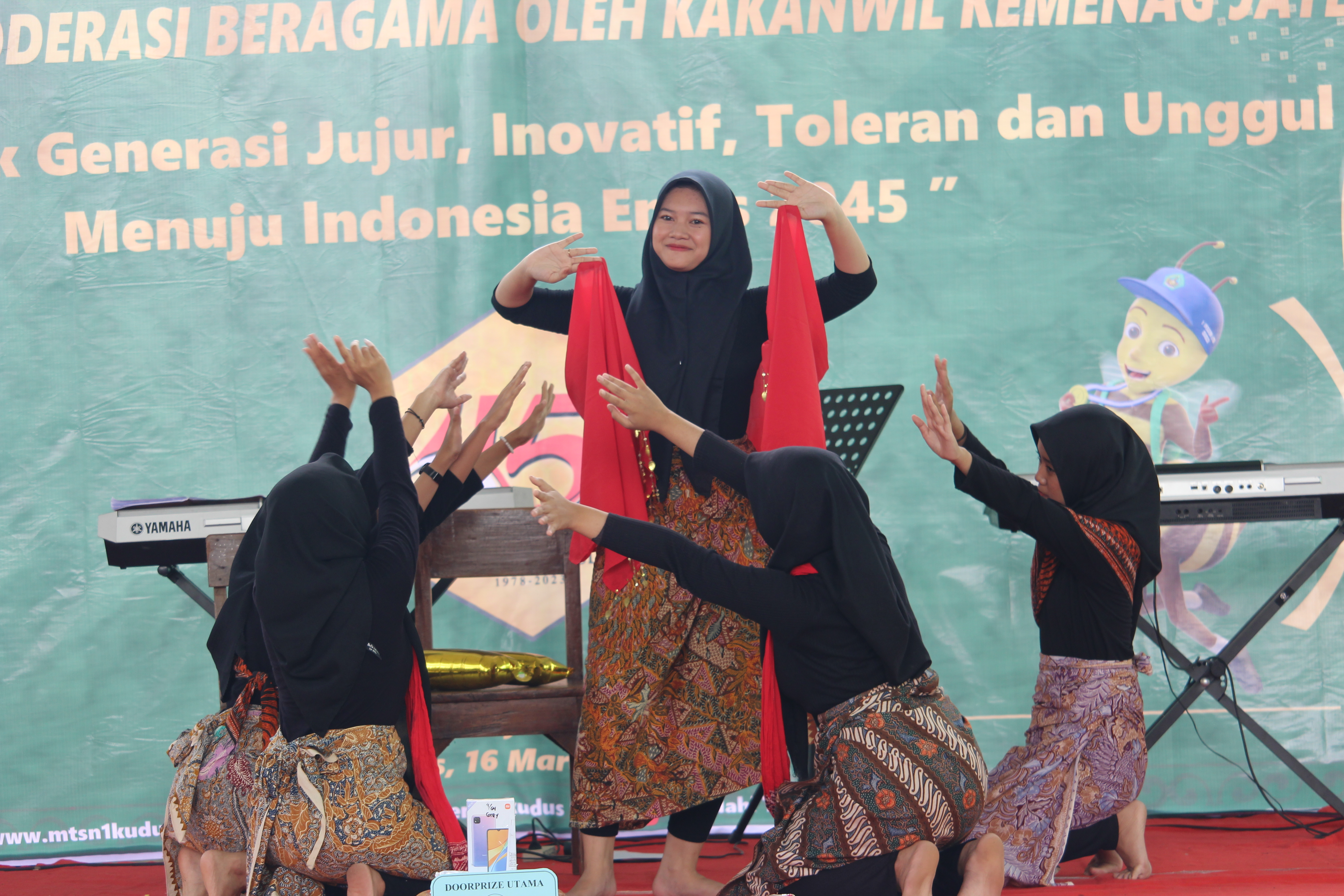 Jalan Sehat, Pentas Seni dan Pembagian Doorprize MTs Negeri 1 Kudus