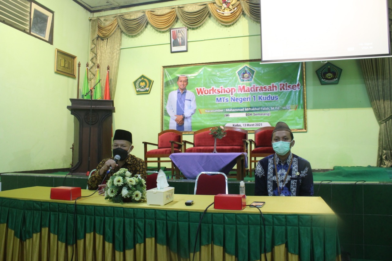 Persiapan Menuju Madrasah Riset MTs Negeri 1 Kudus Adakan Workshop 