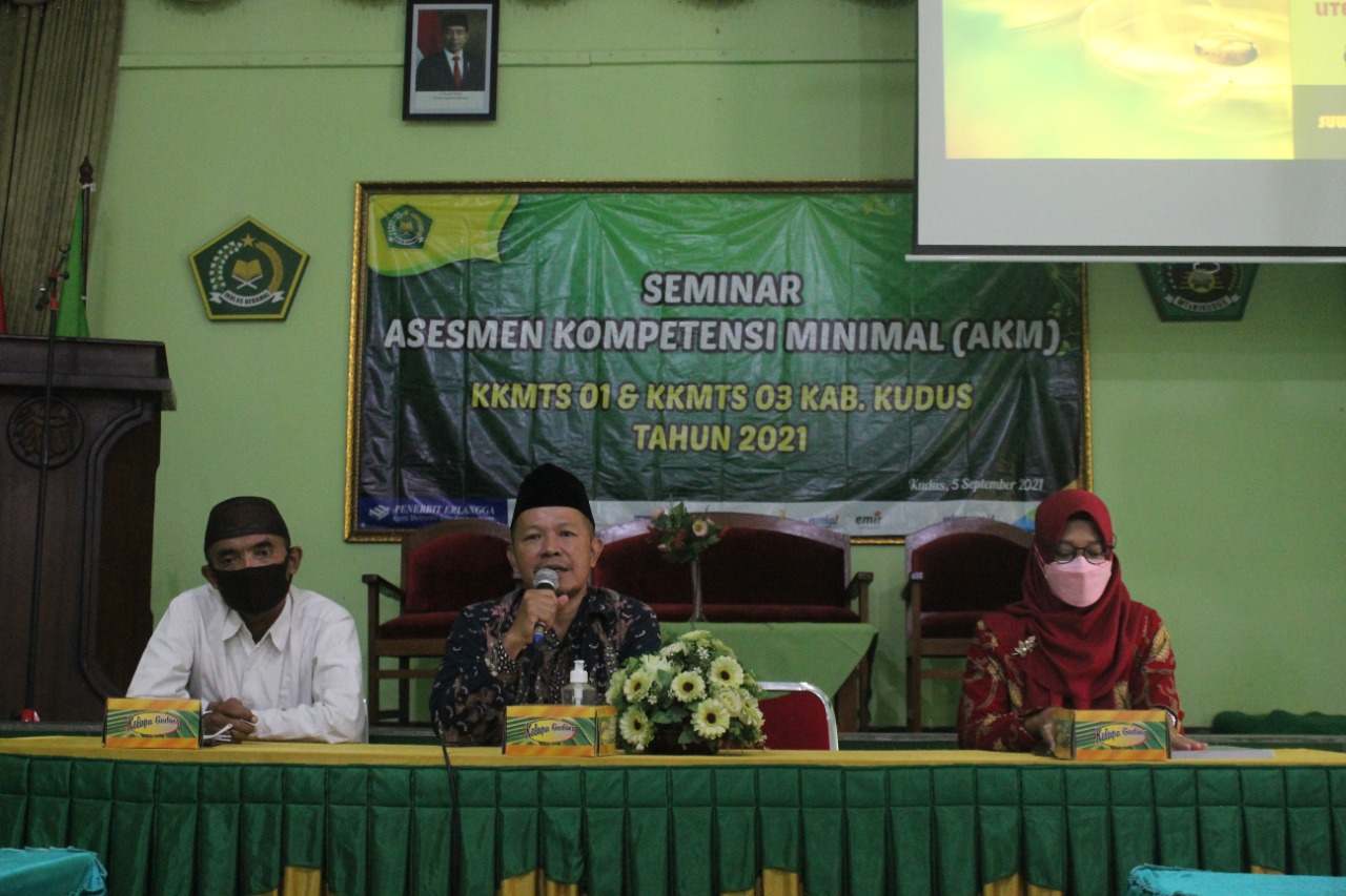 KKMTs 01 dan KKMTs 03 Gelar Seminar AKM Bersama Erlangga