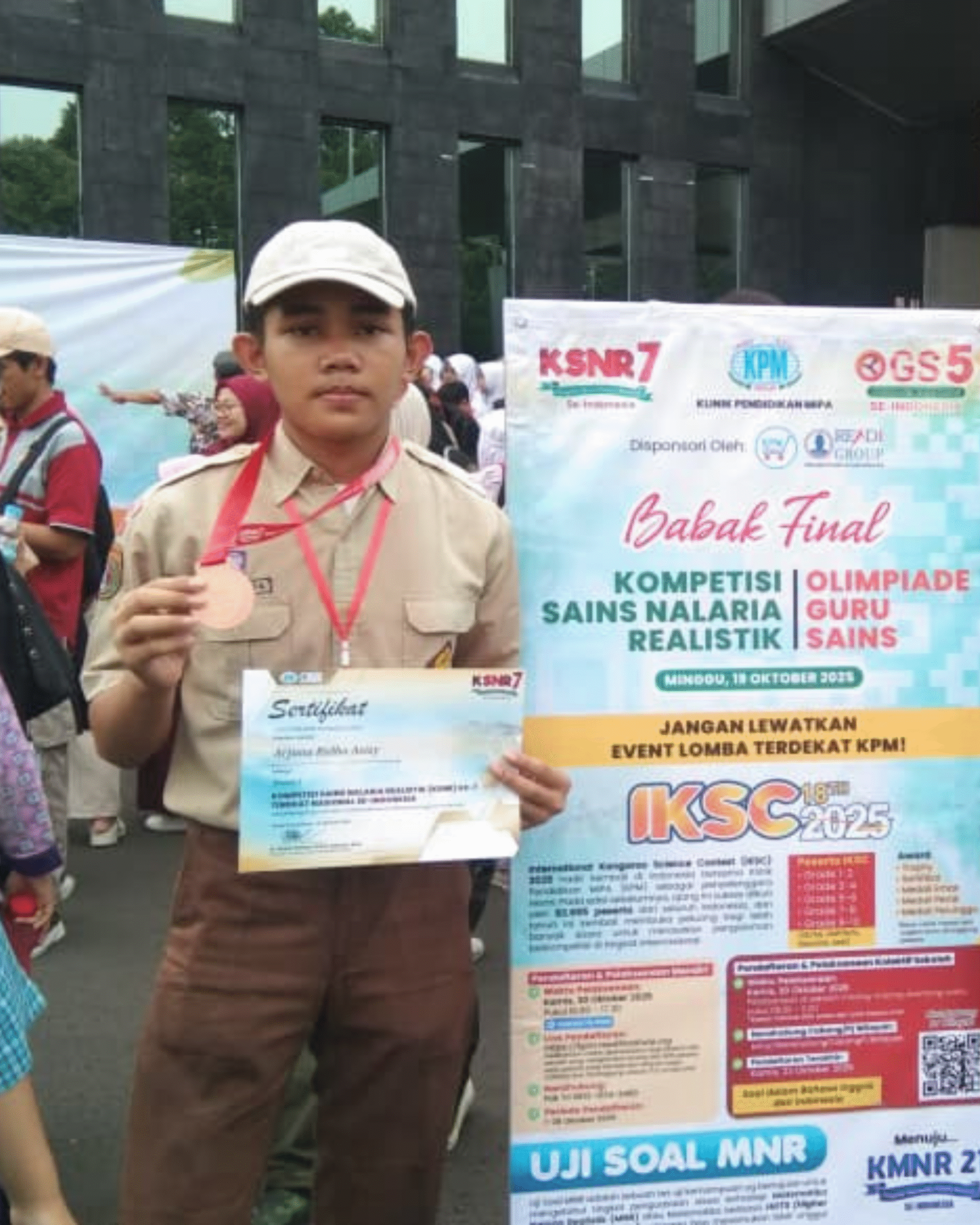 Arjuna Ridho Azizy Raih Medali Perunggu di Kompetisi Sains Nalaria Realistik Nasional 2025 Arjuna Ridho Azizy Raih Medali Perunggu di Kompetisi Sains Nalaria Realistik Nasional 2025